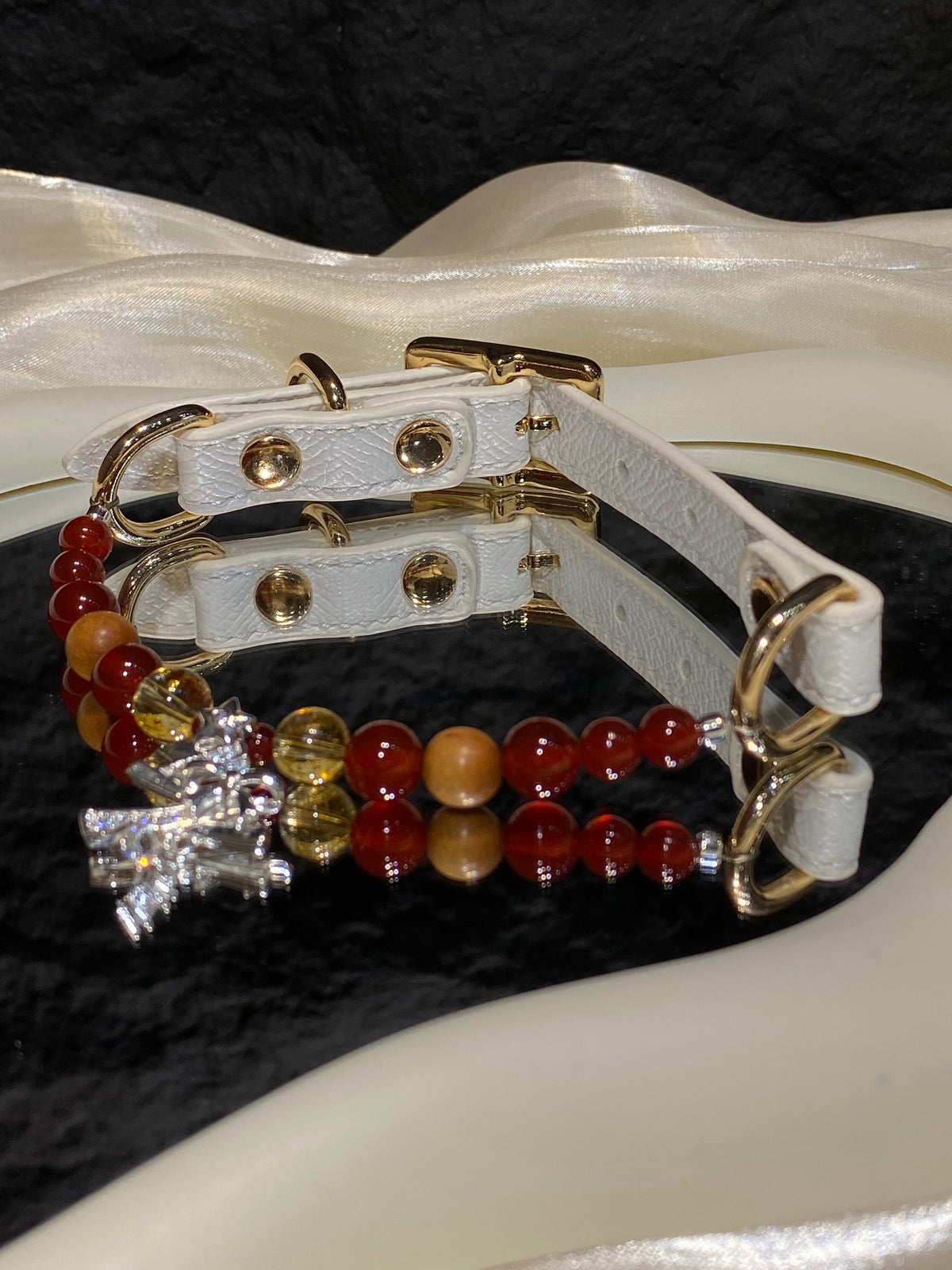 Red Agate Christmas Crystal Pet Collar – Sandalwood & Tree Charm