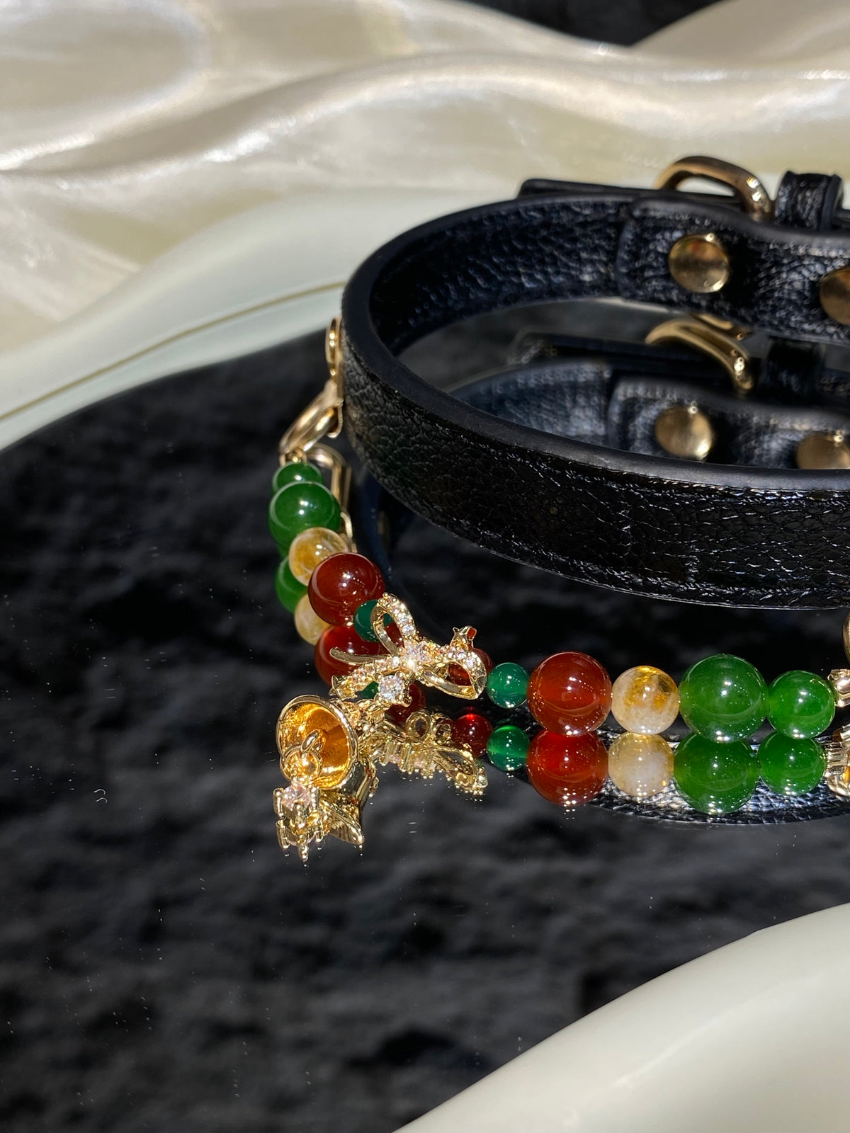 Green Agate Christmas Crystal Pet Collar – Red Agate & Gold Bell
