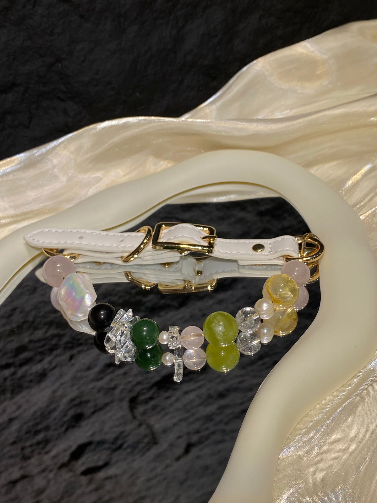 Qingwu crystal pet collar white adjustable strap and gold-tone hardware detail