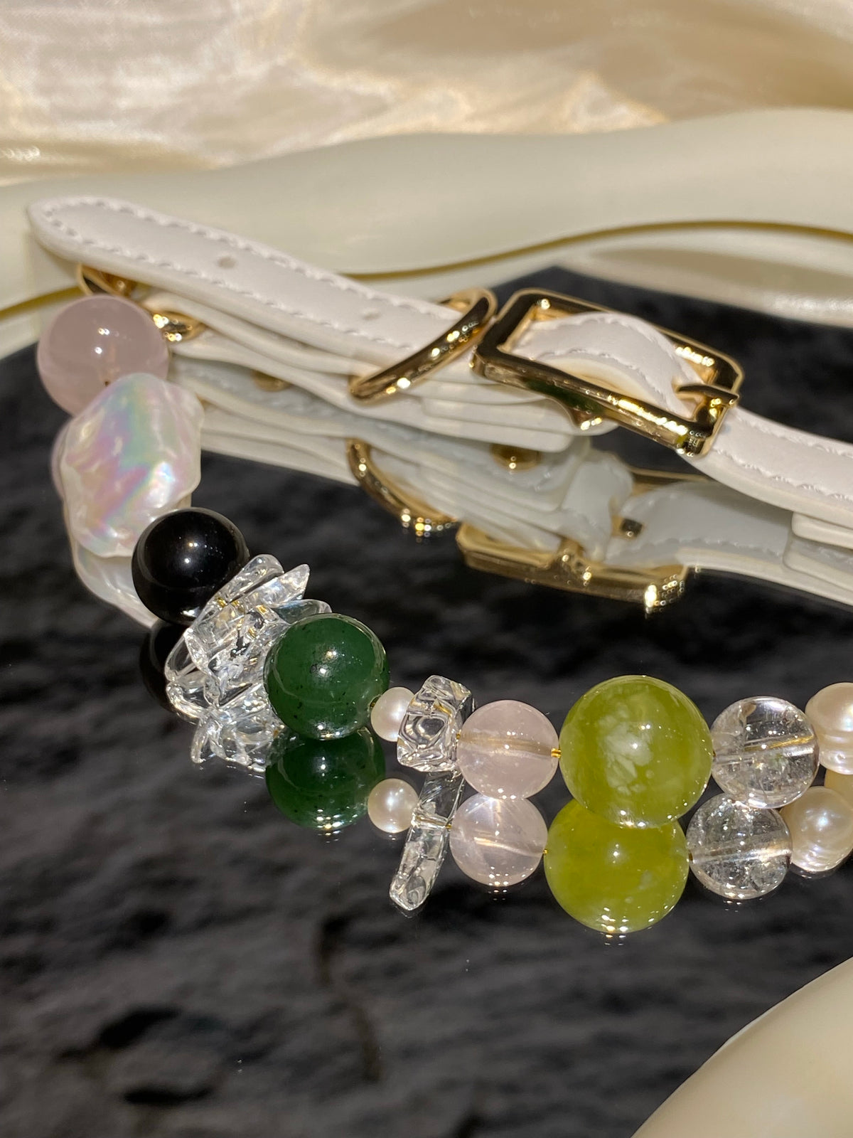 Qingwu crystal pet collar pink, black, green and clear bead detail