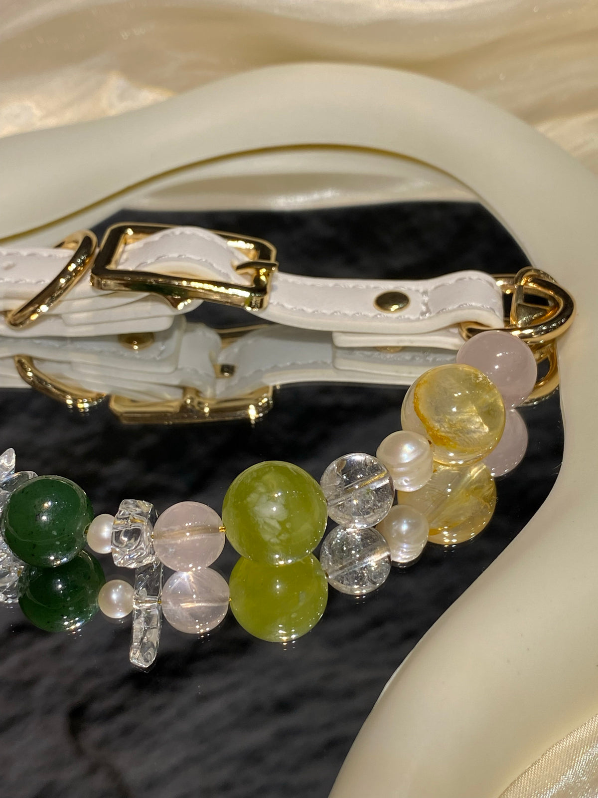 Qingwu crystal pet collar green, clear, pearl and golden bead detail